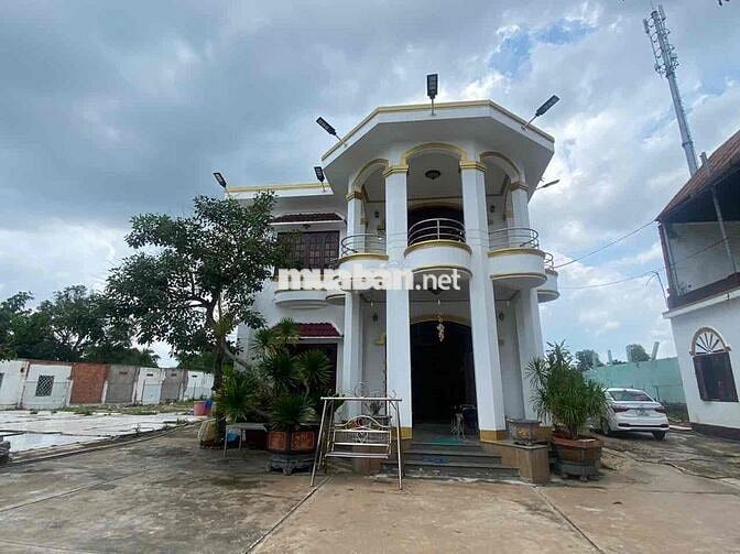 biệt thự 3 mặt tiền quốc lộ 1A dt 3214m2  xã mới Xuân Hoà