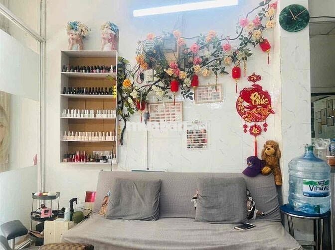 Cần sang tiệm tóc nhỏ, khách ổn định, ngay chợ
