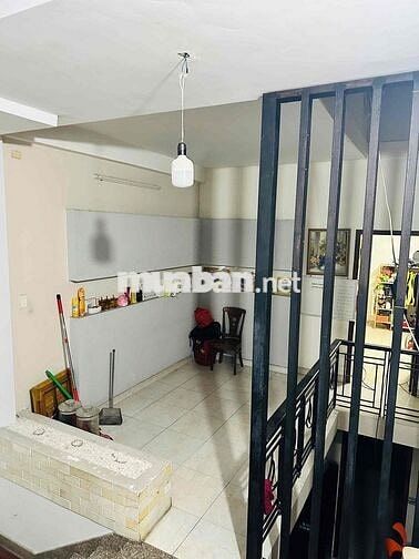 Nhà mặt tiền trệt 2 lầu 4*25; có sân đậu xe hơi tiện KD