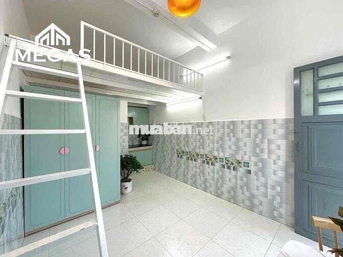 KHÁCH PASS HỢP ĐỒNG, PHÒNG DẠNG GÁC BAN CÔNG - THANG MÁY, GIÁP Q10, TB