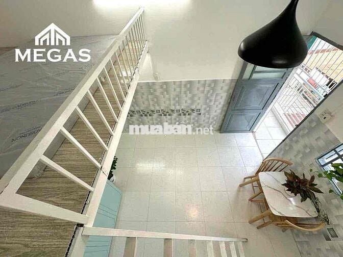 KHÁCH PASS HỢP ĐỒNG, PHÒNG DẠNG GÁC BAN CÔNG - THANG MÁY, GIÁP Q10, TB