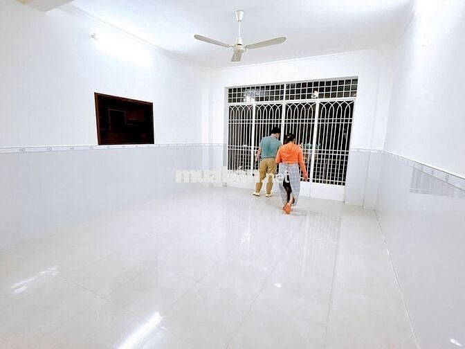 Nhà Mới Đẹp - Mặt Tiền Hiền Vương, Quận Tân Phú. DT: 4,5x20met, 3 Tấm