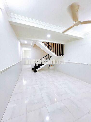 Nhà Mới Đẹp - Mặt Tiền Hiền Vương, Quận Tân Phú. DT: 4,5x20met, 3 Tấm