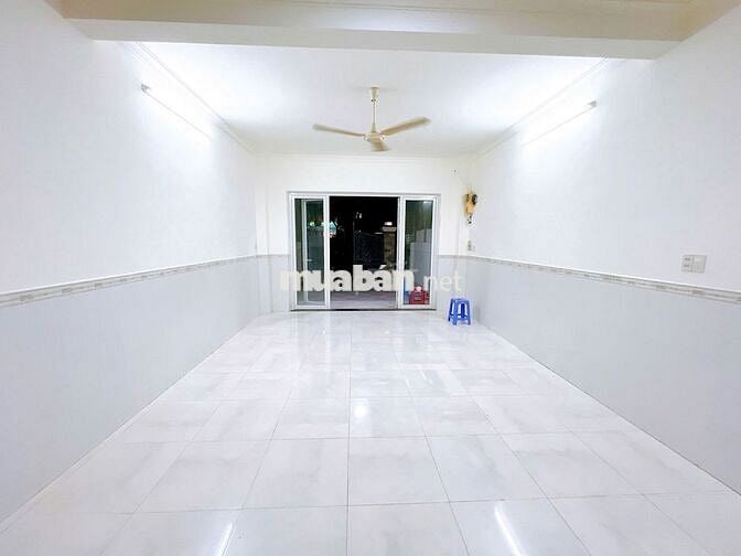 Nhà Mới Đẹp - Mặt Tiền Hiền Vương, Quận Tân Phú. DT: 4,5x20met, 3 Tấm