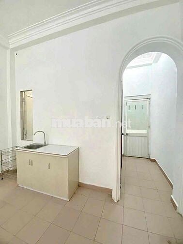 Studio cửa sổ trời - Ngay Cộng Hoà gần Hoàng Hoa Thám