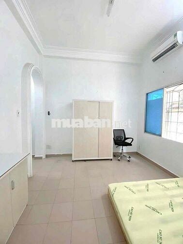 Studio cửa sổ trời - Ngay Cộng Hoà gần Hoàng Hoa Thám