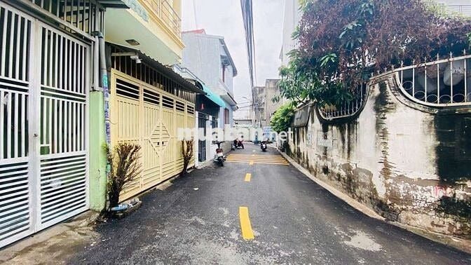 Nhà cấp 4 gác lửng gần Vincom550 và chợ Xóm Vắng Dĩ An