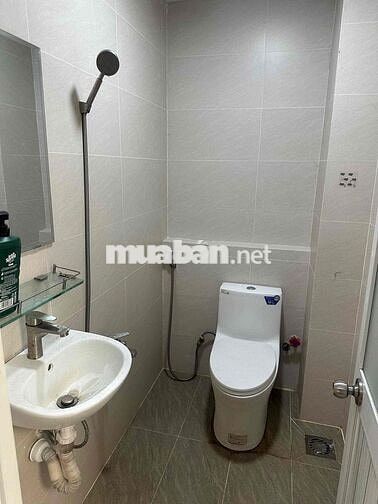 Phòng đầy đủ tiện nghi , thang máy