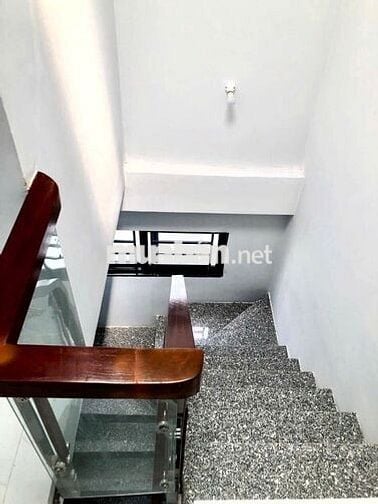 cho thuê nhà 3 tầng mới p.Linh Xuân, hẻm xe hơi rộng, gần Quốc Lộ 1K