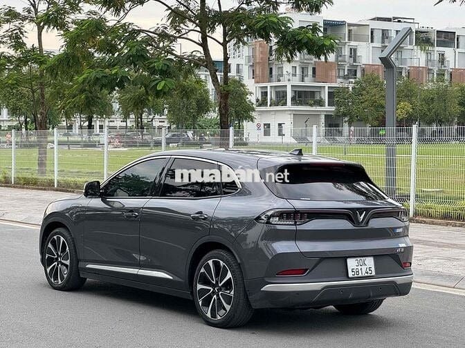 VF8 Plus 2022 thuê Pin tiên phong 17.000km