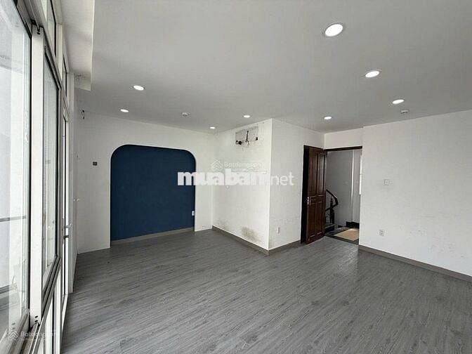 CHO THUÊ NHÀ MẶT TIỀN 580 SƯ VẠN HẠNH, Q.10, CÓ THANG MÁY, GIÁ CỰC TỐT