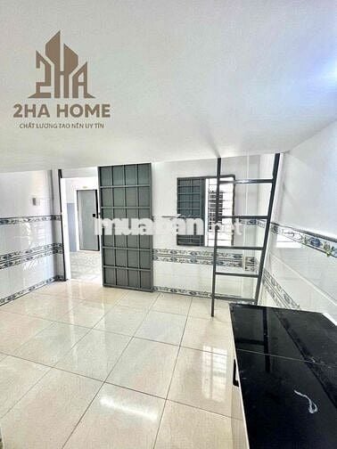 Phòng mới rộng rãi gần cầu Tham Lương ở ngay