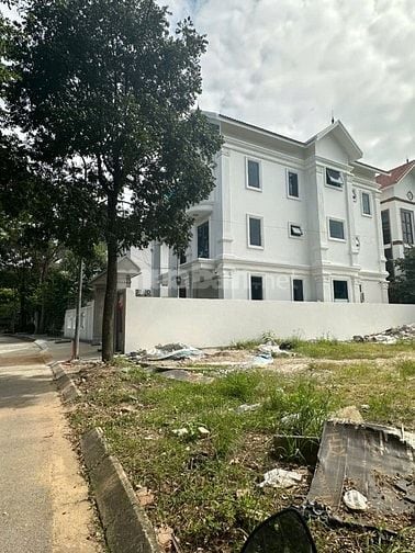 Nhà em bán biệt thự KĐT Hà Phong-Mê Linh DT:428m2x 2 tầng, giá 59tr/m2