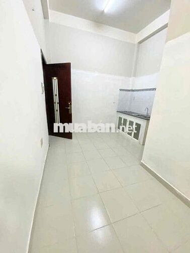 Phòng mới rộng rãi gần cầu Tham Lương ở ngay