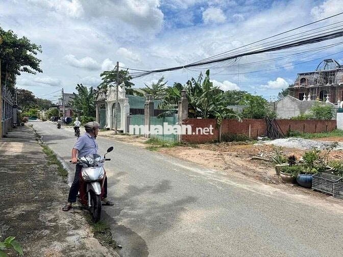 NHÀ VƯỜN DIỆN TÍCH 379m.  có 100m thổ cư dầu tiếng Bình Dương .