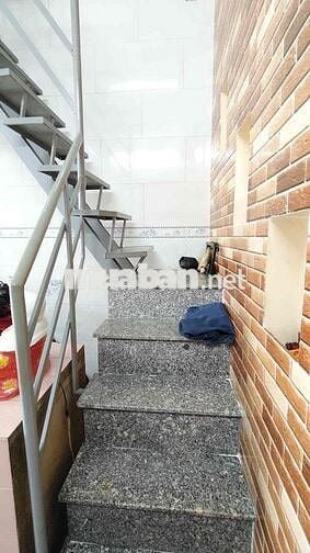 2.5 tỷ bán ngà Quận 6, 19m2- 2 tầng đúc, 2 pn, sổ riêng hoàn công