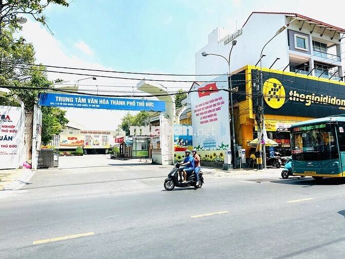 Hot!Đối Diện Vincom Thủ Đức-Nhà 4 Tầng-Full Nội Thất Gỗ-Vô Ở Được Ngay