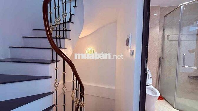 Nhà Đẹp Văn Cao 35m2 - 5 Tầng - Gần Phố - Tiện Ích - Giá 7,8 Tỷ - Hiếm