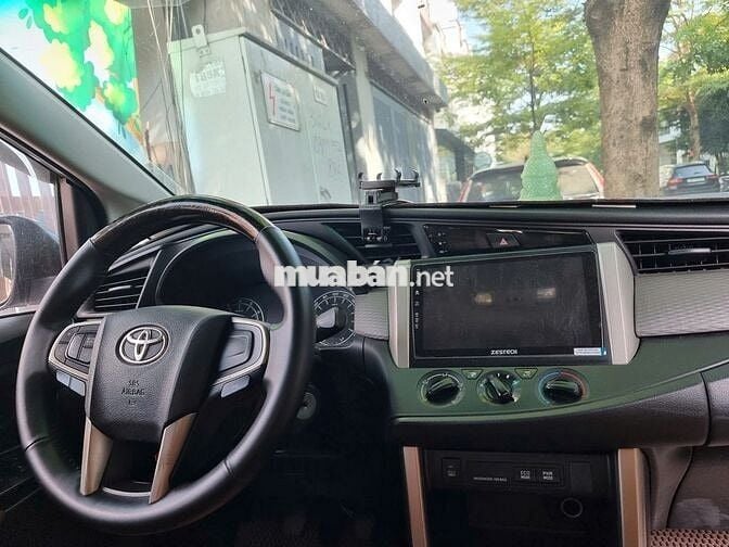 Toyota Innova 2017 2.0E - 140000 km