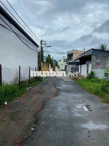 miếng đất chính chủ diện tích lớn 200m2, giá 879tr, gần kcn Gia Thuận