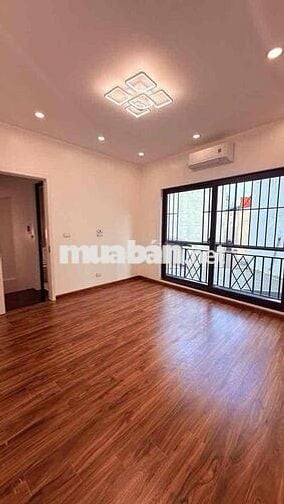 Nhà Đẹp Văn Cao 35m2 - 5 Tầng - Gần Phố - Tiện Ích - Giá 7,8 Tỷ - Hiếm