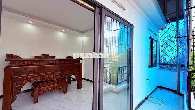 Nhà Đẹp Văn Cao 35m2 - 5 Tầng - Gần Phố - Tiện Ích - Giá 7,8 Tỷ - Hiếm