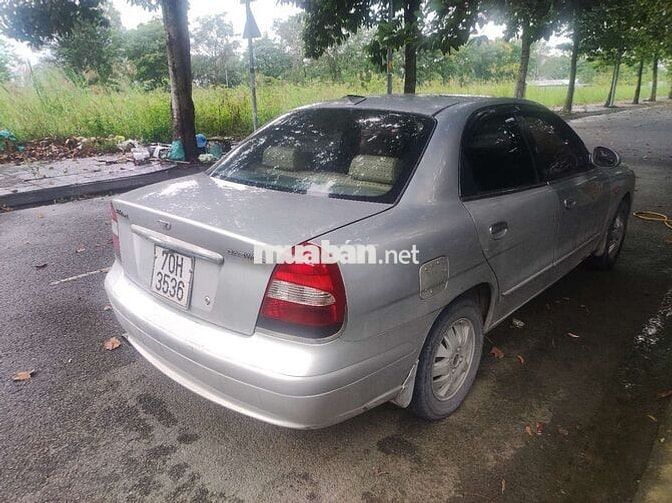 Ô tô Daewoo 5 chỗ màu bạc số sàn