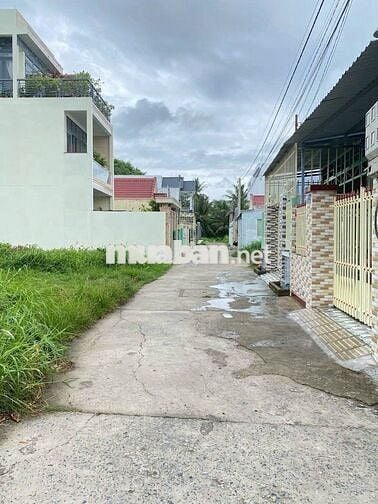 miếng đất chính chủ diện tích lớn 200m2, giá 879tr, gần kcn Gia Thuận