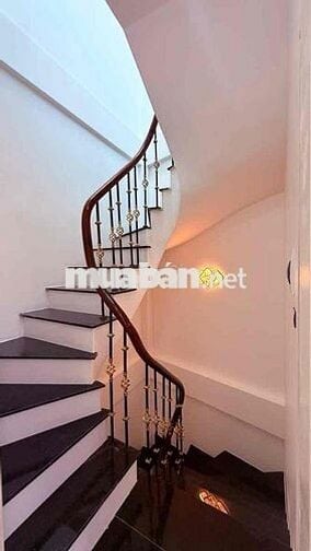 Nhà Đẹp Văn Cao 35m2 - 5 Tầng - Gần Phố - Tiện Ích - Giá 7,8 Tỷ - Hiếm