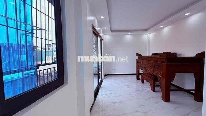 Nhà Đẹp Văn Cao 35m2 - 5 Tầng - Gần Phố - Tiện Ích - Giá 7,8 Tỷ - Hiếm