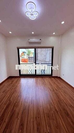 Nhà Đẹp Văn Cao 35m2 - 5 Tầng - Gần Phố - Tiện Ích - Giá 7,8 Tỷ - Hiếm