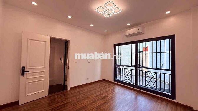 Nhà Đẹp Văn Cao 35m2 - 5 Tầng - Gần Phố - Tiện Ích - Giá 7,8 Tỷ - Hiếm