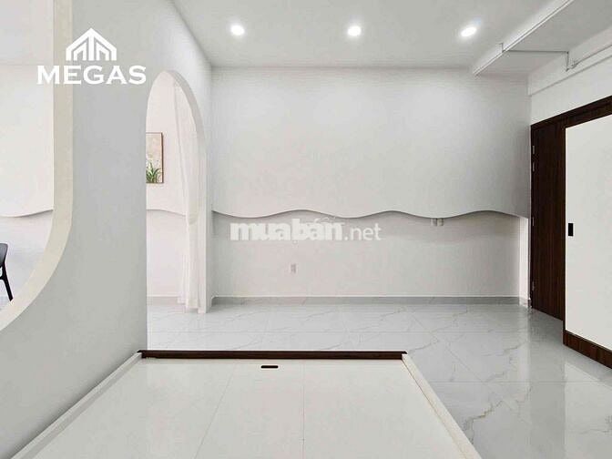 Cho Thuê Căn Hộ 1 Phòng Ngủ Ban Công Ngay Vòng Xoay Dân Chủ Quận 3 T11