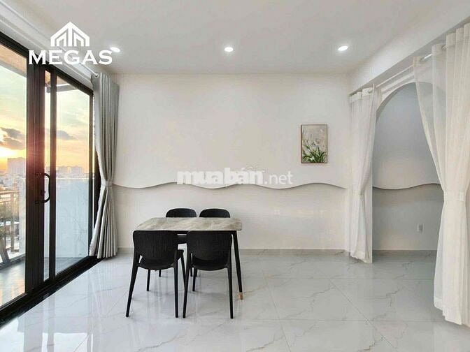 Cho Thuê Căn Hộ 1 Phòng Ngủ Ban Công Ngay Vòng Xoay Dân Chủ Quận 3 T11