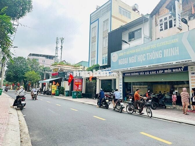 Khách Sạn Ngay Hoàng Diệu 2-Dòng Tiền Ổn Định-Có Thang Máy-Có Hầm