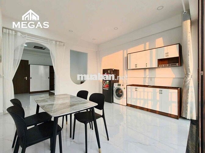 Cho Thuê Căn Hộ 1 Phòng Ngủ Ban Công Ngay Vòng Xoay Dân Chủ Quận 3 T11