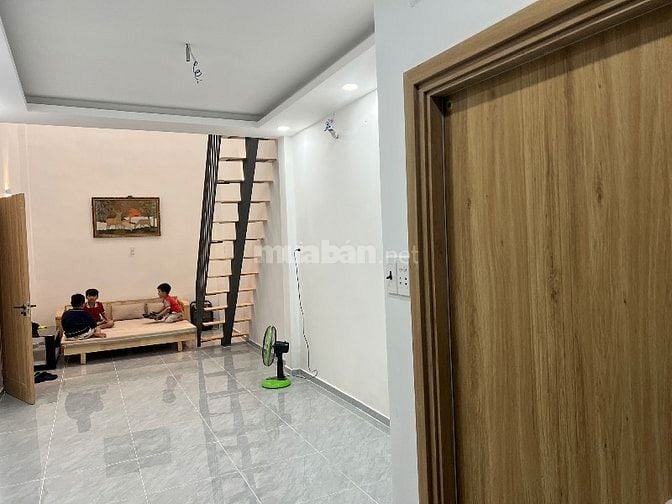Bán nhà hẻm 122 Vĩnh Khánh, quận 4 nhà đẹp vào ở ngay