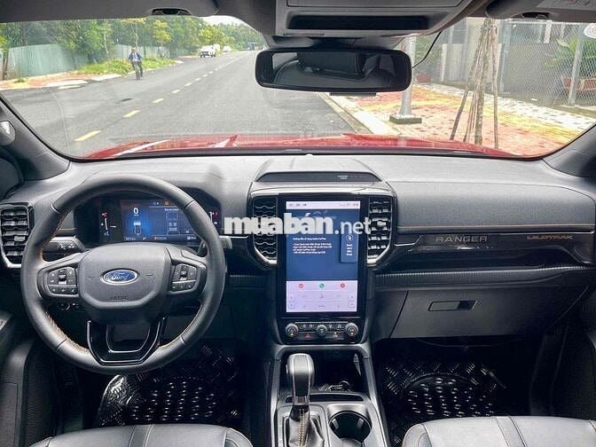 Wildtrak 2025 4x4 Odo- 4000 km. Trả trước 200TR