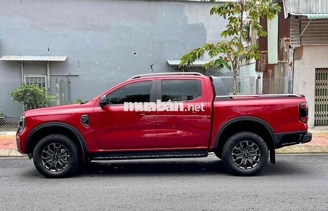 Wildtrak 2025 4x4 Odo- 4000 km. Trả trước 200TR