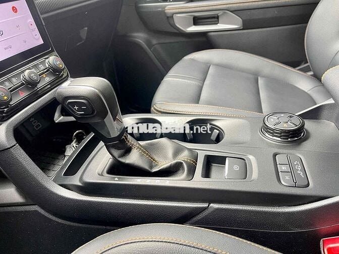 Wildtrak 2025 4x4 Odo- 4000 km. Trả trước 200TR