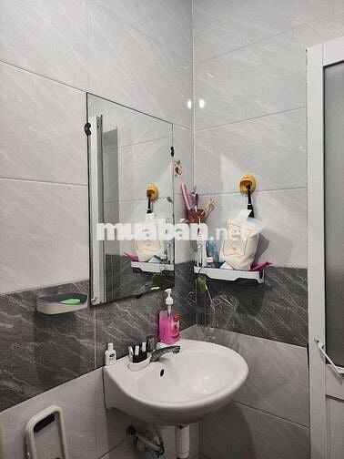 Pass Phòng Trọ. Giá phòng 2tr500k. Tháng đầu mình hỗ trợ 700K ạ