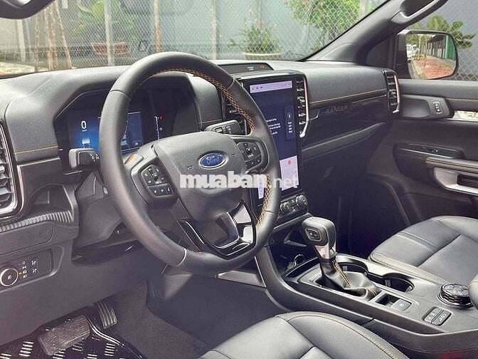 Wildtrak 2025 4x4 Odo- 4000 km. Trả trước 200TR