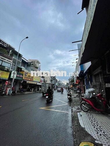 Mặt tiền Lạc long quân 6 tầng, có thể làm CHDV - Vị trí sầm uất