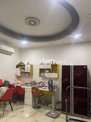 Nhà gốc 2 mặt tiền đường 19 kdc bình hưng DT 6m x 24m 2 lầu