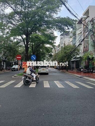 Nhà 4 tầng mặt tiền đường số 5 kdc cao lỗ p4 q8 DT 4 x 15m 3 lầu