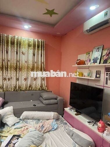 Nhà gốc 2 mặt tiền đường 19 kdc bình hưng DT 6m x 24m 2 lầu