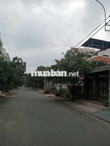 Nhà gốc 2 mặt tiền đường 19 kdc bình hưng DT 6m x 24m 2 lầu