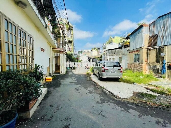 HIẾM!!ĐẤT LÔ GÓC- ĐƯỜNG DÂN CHỦ - HẺM ÔTÔ - GẦN GA METRO - Ngang 6M