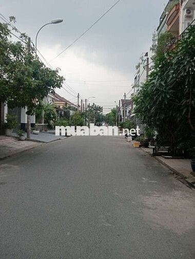 Nhà gốc 2 mặt tiền đường 19 kdc bình hưng DT 6m x 24m 2 lầu