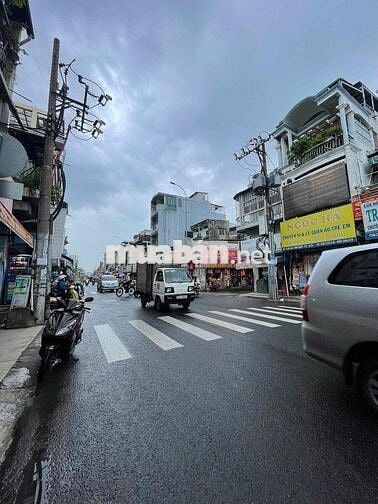 Mặt tiền Lạc long quân 6 tầng, có thể làm CHDV - Vị trí sầm uất